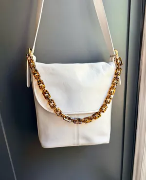 Vintage Unbranded Cream/White Leather Flap Crossbody Bag-Excellent Interior thumbnail 2