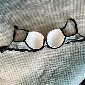 Victoria's Secret Dream Angels Lace Bra thumbnail 5