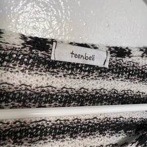 Teenbell Women's Oversized Knit Top White Black Metallic Rose Gold Stripes Round thumbnail 10
