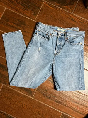 Levi’s Light Wash Denim Distressed High Rise Wedgie Jeans women’s Size 28 thumbnail 2