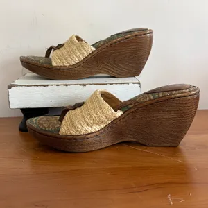 Born Women Brown Straw Paisley Print Wedge Platform Thong Sandals Size 6 36.5 thumbnail 2