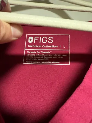 FIGS Scrub Top Casma Three-Pocket Dark Magenta thumbnail 4