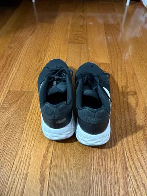 Black Nike sneakers thumbnail 4