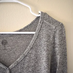 2/$15 S- SO Soft Grey Light Boyfriend V-Neck Flattering Long Sleeved Top‎ thumbnail 2
