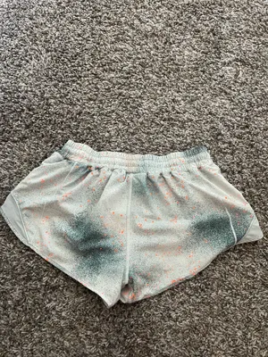 Lululemon LR Hotty Hot Shorts 2.5" Reflective thumbnail 3