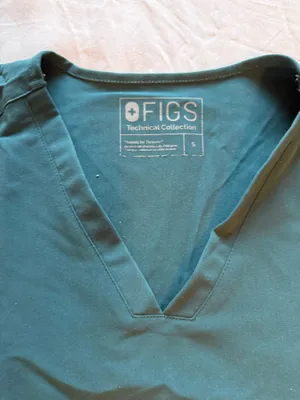 FIGS Scrub Top thumbnail 2