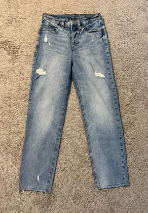 Old Navy Light Blue Distressed Sky-Hi Straight Leg Jeans Size 2 thumbnail 1