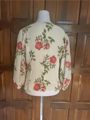 Reformation Brier Floral Top 10 Red White Rose Romantic Balloon Sleeve Cutout thumbnail 5