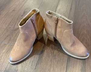 Steve Madden Gilmore Tan Suede Ankle Booties Size 6.5 - C54-102 thumbnail 1