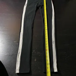 PINK Victoria's Secret Black Leggings size XS thumbnail 2
