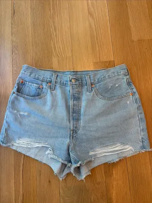 Levi’s Denim 501 Shorts Light Wash Raw Hem Size 32 thumbnail 2