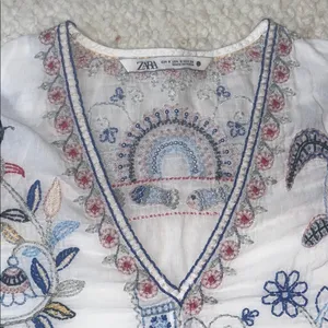 Zara Embroidered Floral‎ Fish Turtle Bird V-Neck Blouse Oyster White Small thumbnail 6