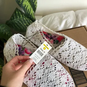 NWT White Crochet Flats Size 9 thumbnail 2