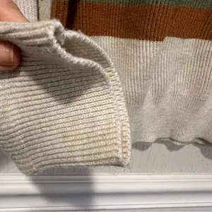Gilli Beige Colorful Striped Crewneck Sweater size Medium Tan thumbnail 7