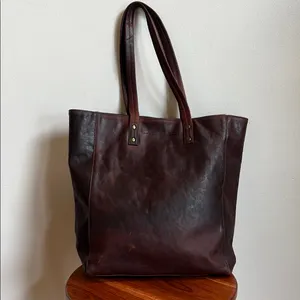 Antonio Valeria is a former Spacious Brown Leather Tote with Minimalist Design thumbnail 3