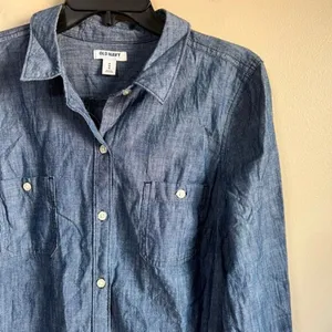 Old navy‎ medium blue blouse thumbnail 2