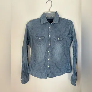 American Eagle Outfitters Distressed Chambray Button Down Size S thumbnail 6