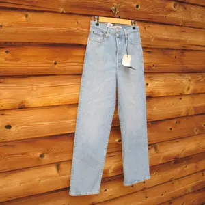 NWT Levi's Ribcage Straight Ankle Jeans thumbnail 4
