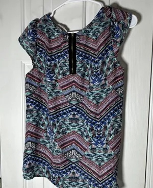 Pink Rose Women's Medium Patterned Sleeveless Top with Front Zipper thumbnail 1