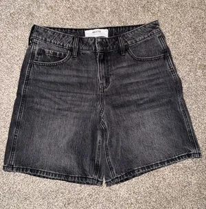 Hollister Low-Rise Baggy Jort with USA Flag Painted Pockets thumbnail 1