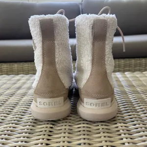 Sorel Explorer‎ Joan Cozy Leather Boots 6.5 winter snow streetwear athleisure thumbnail 6