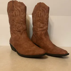 ETC Brown Heeled Boots size 10 thumbnail 2