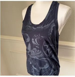 Athleta Medium Momentum Tank Seamless thumbnail 4
