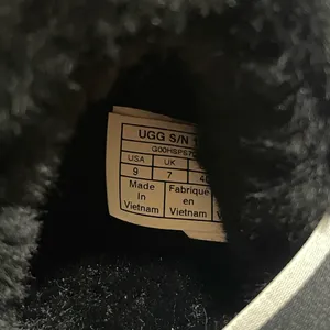 UGG  OH YEA Black Fluffy Slippers thumbnail 2