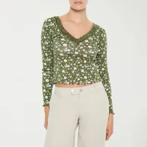 Forever 21 Green Floral Lace Trim Long Sleeve Ribbed Stretch V Top Cottagecore thumbnail 6
