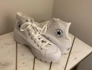 Converse Chuck Taylor thumbnail 2