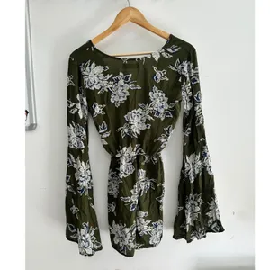 Abercrombie & Fitch Floral Bell Sleeve Romper Olive Green V-Neck Boho Small thumbnail 3