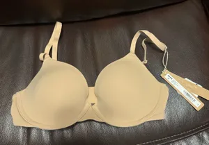 SKIMS Bra Fits Everybody T-Shirt Bra thumbnail 1