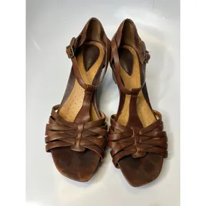 Clarks Artisan Wedge Sandals Womens 8M Brown Good Strappy T-Strap Leather 84215 thumbnail 2