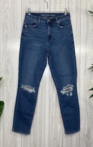 American Eagle Distressed Ripped Knee Mom Jeans size 4 thumbnail 1