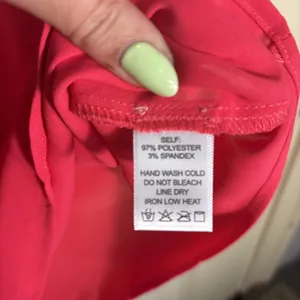 NWT Ee:Some Women Size Medium Hot Pink‎ Blouse Feather Sleeve Lightweight Shirt thumbnail 5