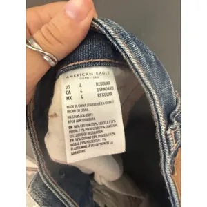 American Eagle Mom Straight Jeans 4 Regular Distressed Ripped Blue High‎ Rise thumbnail 8