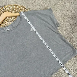 The North Face Wander Keyhole Crossback Crew Neck Shortsleeve Shirt in Gray L thumbnail 12