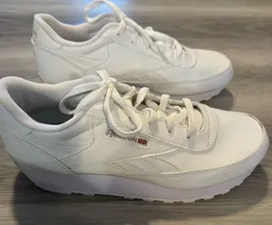 Reebok Classic Women’s 10 White Sneakers thumbnail 1