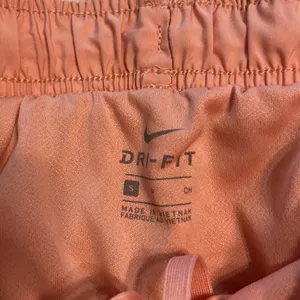 Dri-Fit Nike shorts size S excellent condition thumbnail 3