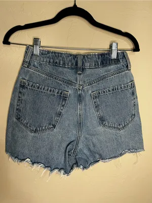 Hollister Ultra High Rise 90’s Raw Hem‎ Denim Shorts thumbnail 5