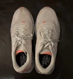 Women's Running Shoes - White and Pink thumbnail 1