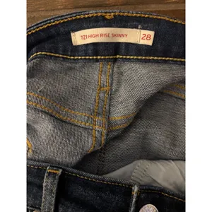 Levis‎ 721 High Rise Skinny Jeans 28 Blue Distressed Denim Pants thumbnail 3