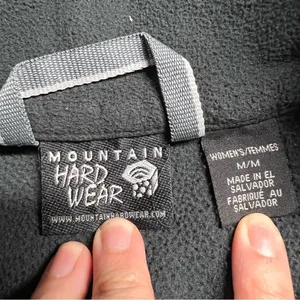 ⭐️Mountain Hardwear Black 1/4 Zip Fleece Pullover Sweatshirt Size Medium EUC thumbnail 3