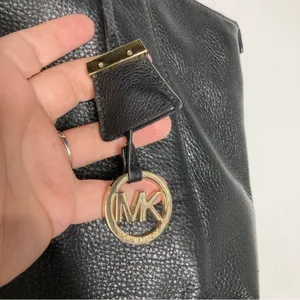 Michael Kors black pebbled‎ leather handbag large thumbnail 2
