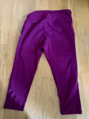 Old Navy Active Go-Dry Fitted Burgundy Capri Leggings Size XL thumbnail 2