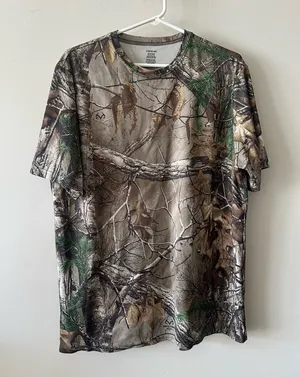Men’s Realtree camo shirt Large thumbnail 1