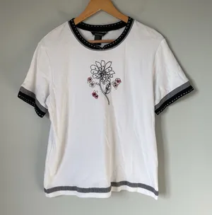 T & Company Vintage Embroidered T-Shirt Top Floral Print 100% Cotton Size Medium thumbnail 1