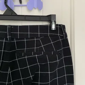 NWOT | Old Navy women’s checkered‎ pixie ankle length pants — size 4 thumbnail 5
