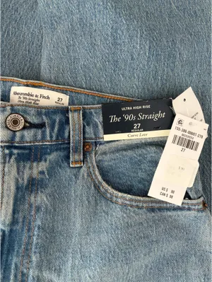 Abercrombie Ultra High-Rise Straight Curve Love Jeans 90s thumbnail 2