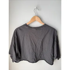 H&M Divided USA Graphic Ultra Cropped Oversized Raw Hem T-Shirt thumbnail 2